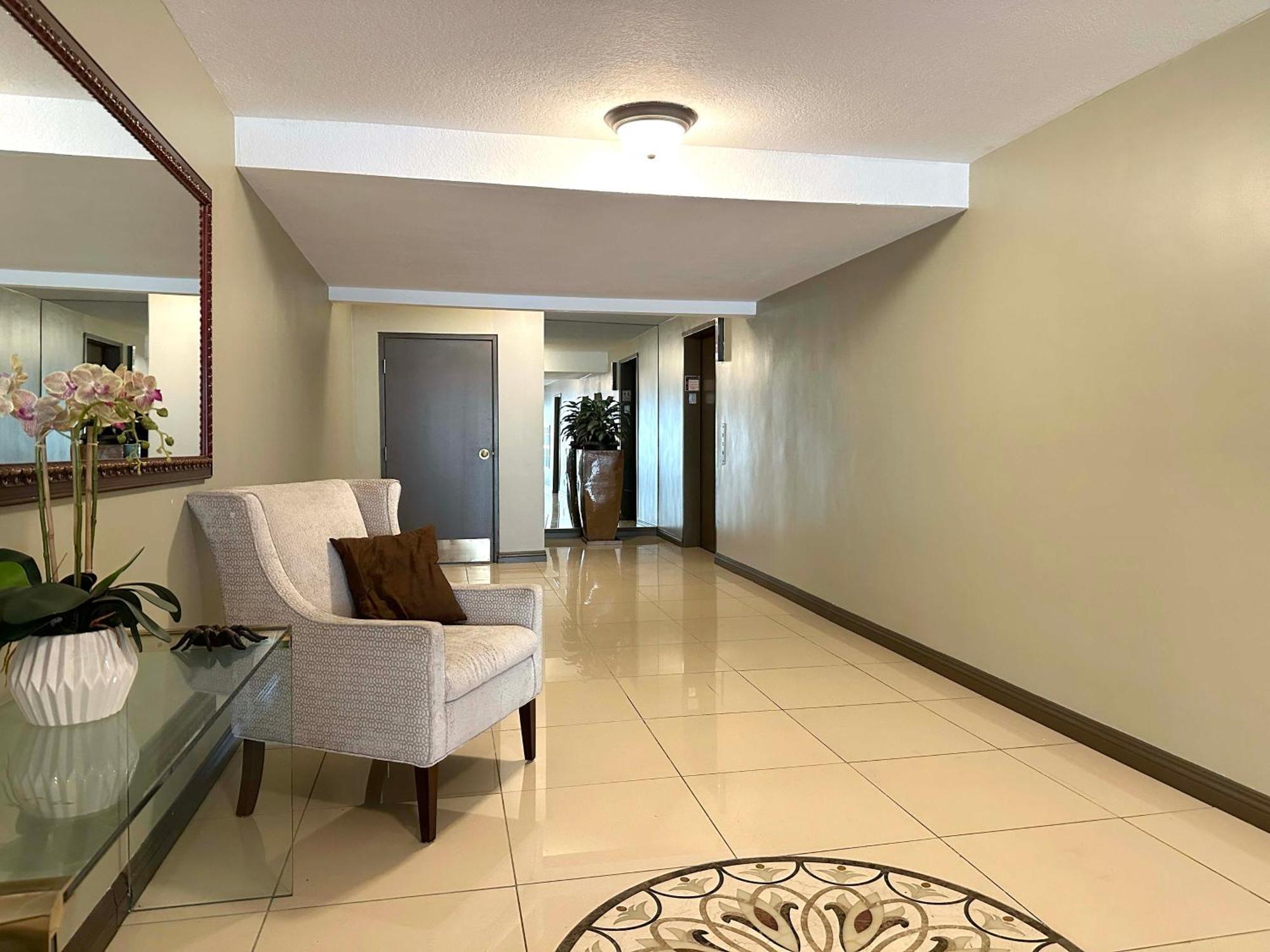 1 Bd Condominium Near Sunset Blvd لوس أنجلوس المظهر الخارجي الصورة